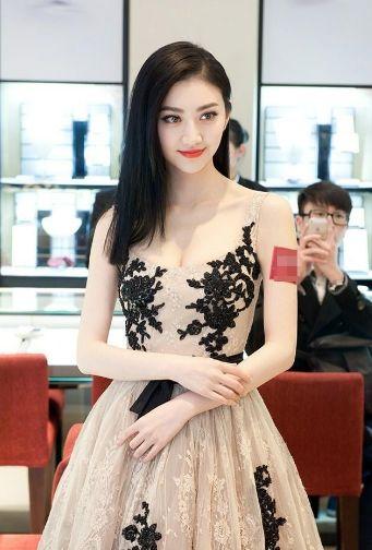 娱乐吃瓜酱身材